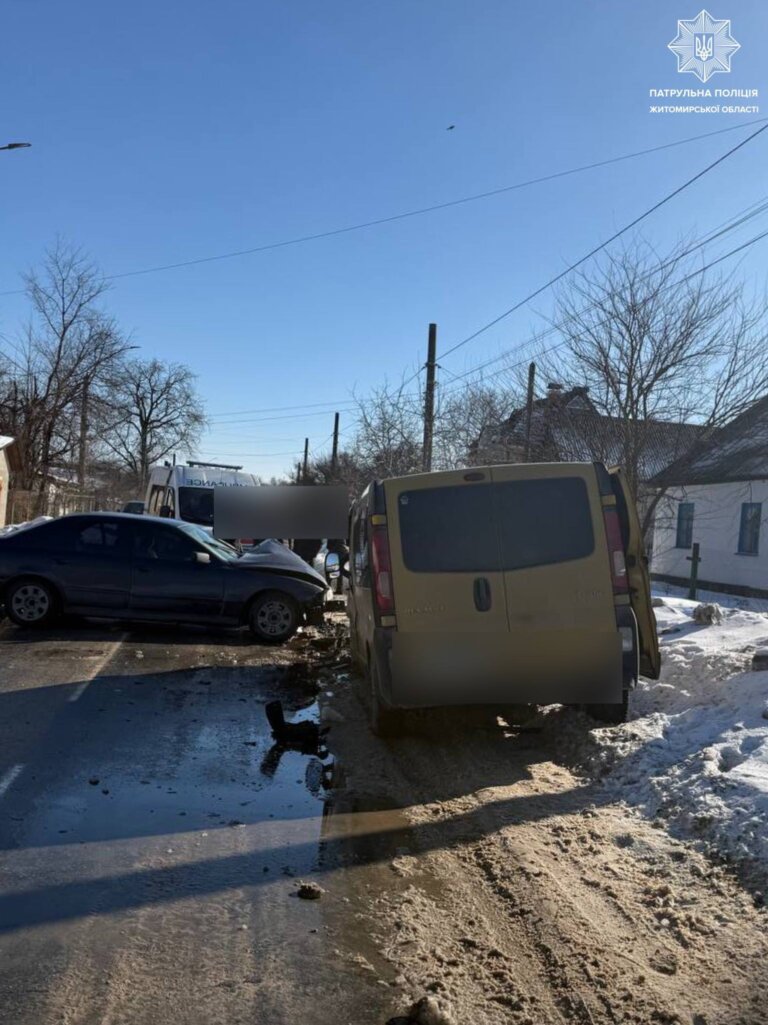 На вулиці Радивілівській відбулася дорожньо-транспортна пригода. Рух перекрито в обох напрямках.