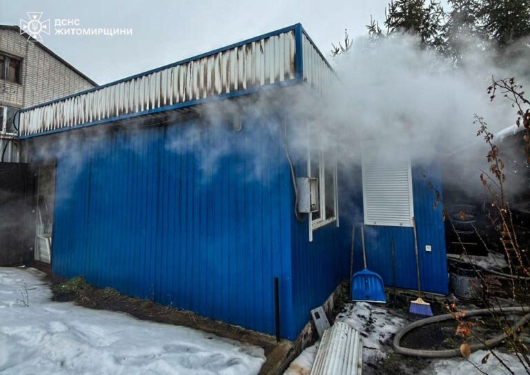 У Житомирському районі рятувальники ліквідували загоряння у торговому павільйоні