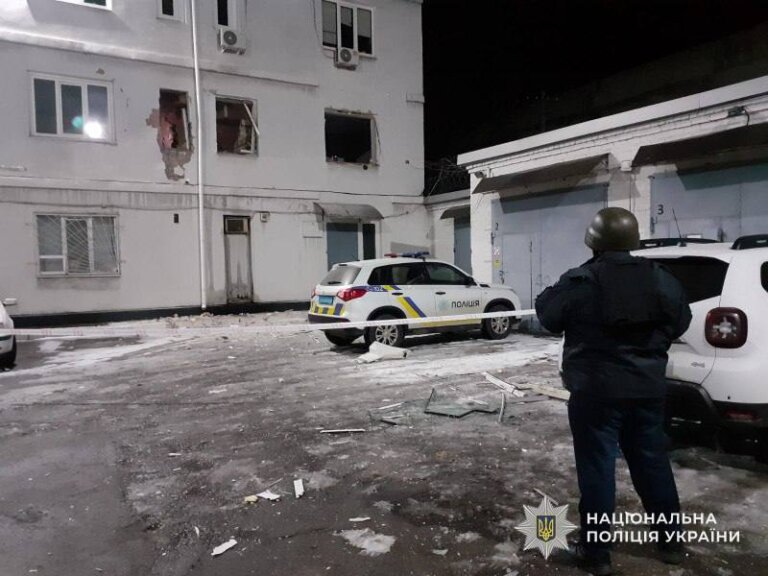 У Миколаєві та Дніпрі пролунали вибухи у місцях, де була поліція. Попередньо у Миколаєві це теж теракт. Під спостереженням Житомир