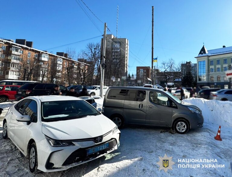 Направляв зброю на людей: житомирські поліцейські затримали підозрюваного в хуліганстві