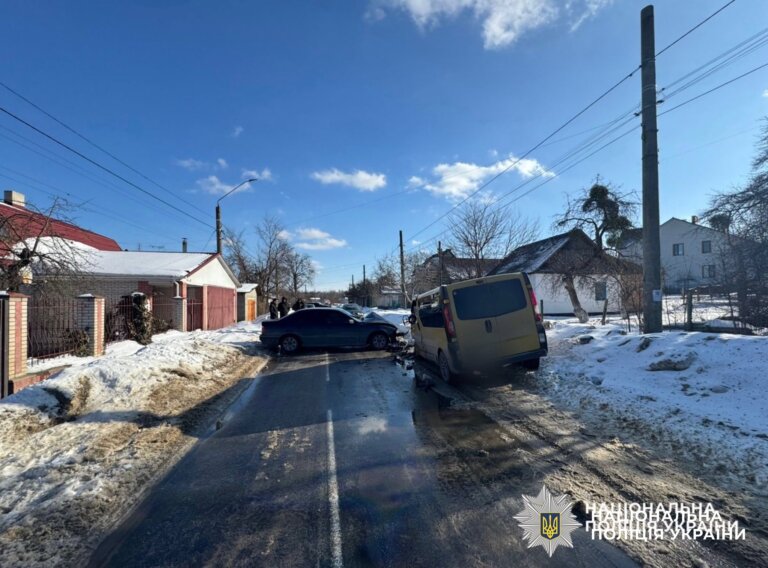 У Житомирі в ДТП травмовано пасажирку мікроавтобуса: поліція встановлює обставини