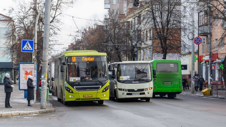 А ось де схоже зменшився випуск транспорту – «Тут є місто»