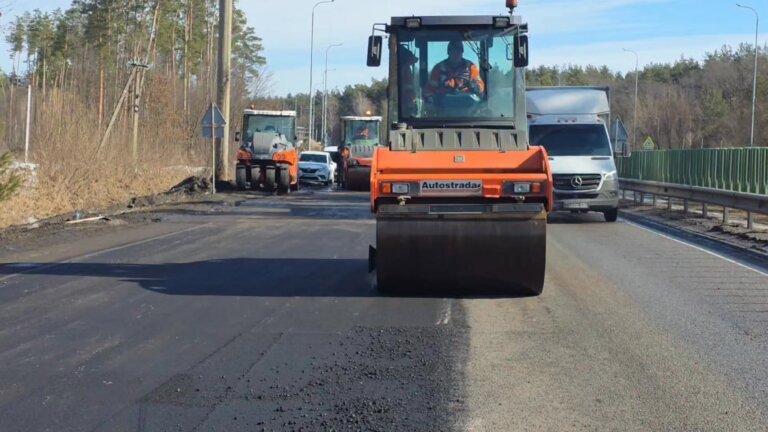На Житомирщині стартували роботи з ліквідації аварійної ямковості гарячими асфальтобетоном