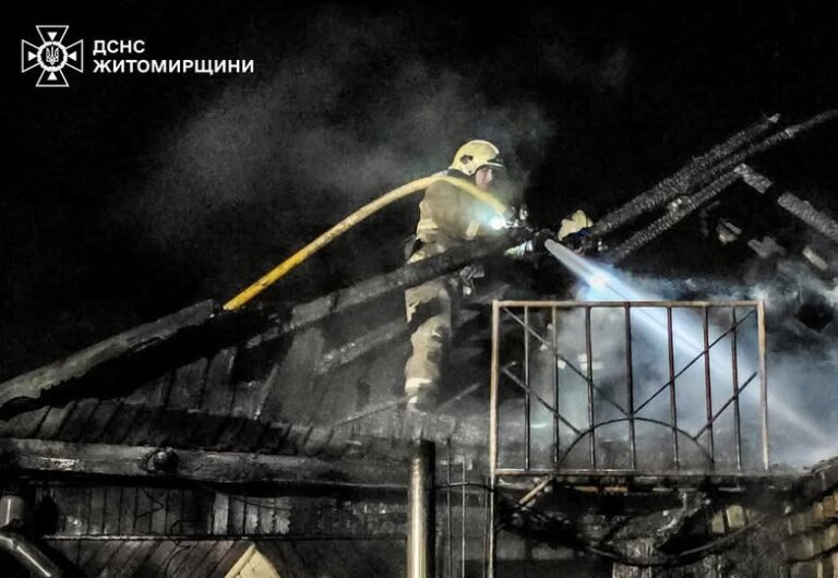 Під час пожежі в житловому будинку рятувальники виявили двох загиблих, ще одна людина травмована