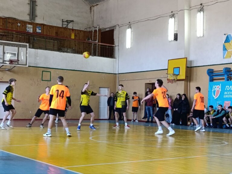 У Порцеляновому відбувся районний етап проєкту «Пліч-о-пліч. Всеукраїнські шкільні ліги» з баскетболу