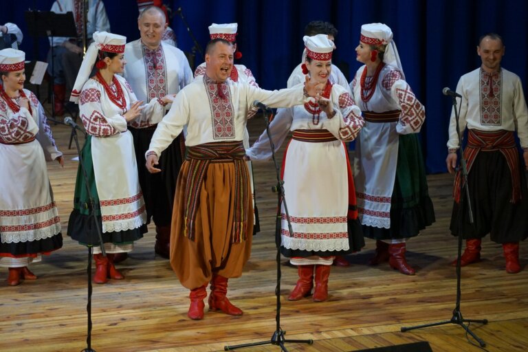 Поліські мелодії у Луцьку: ансамбль «Льонок» підкорив глядачів Волині
