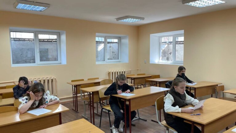 Освіта без пауз: діти Житомира читали англійською в укритті