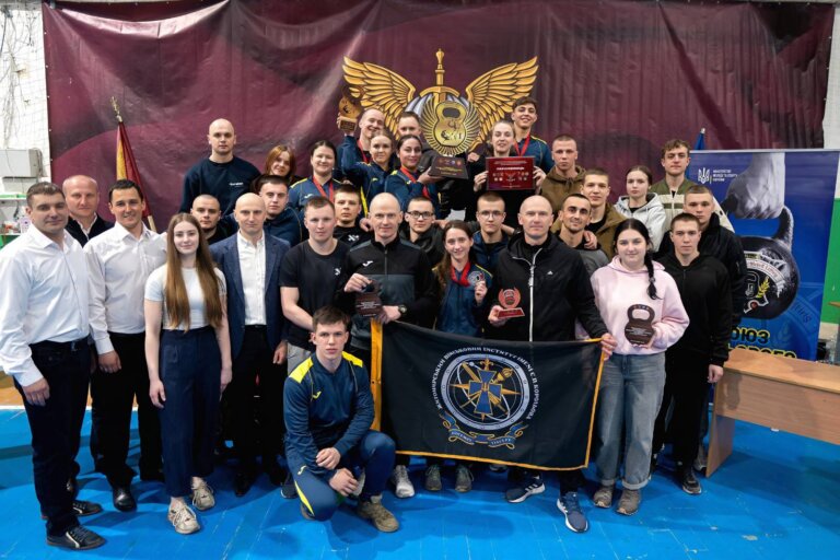 Житомирський військовий інститут ім. С.П.Корольова гартує переможців. Кубок ДШВ з гирьового спорту — за нашими курсантами