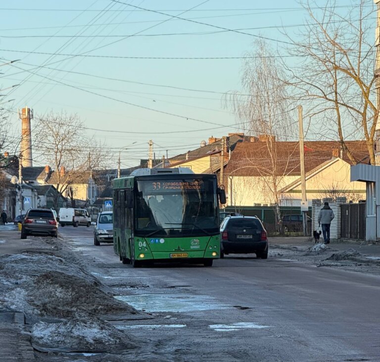 На маршруті №33 почав працювати комунальний перевізник