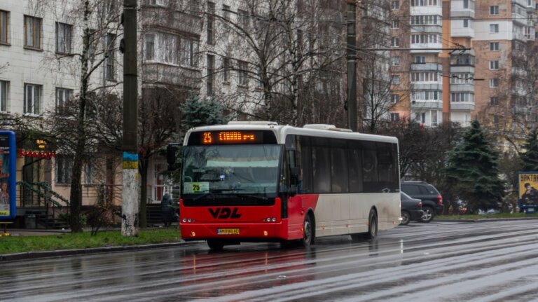 Автобусним перевізникам почнуть компенсувати кошти за перевезення пенсіонерів та людей з інвалідністю з міського бюджету