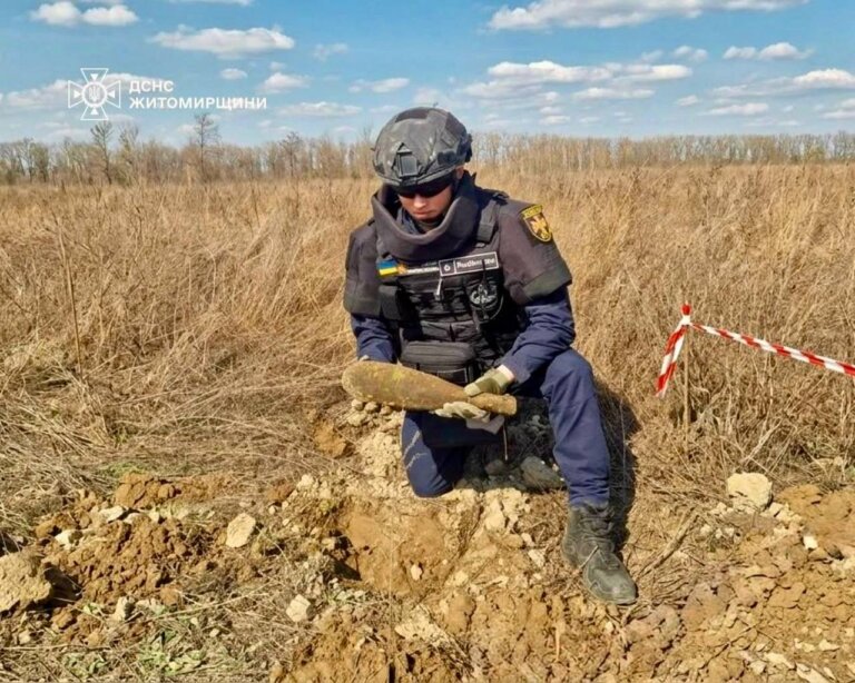 Сьогодні піротехніки ДСНС області знешкодили мінометну міну часів Другої світової війни