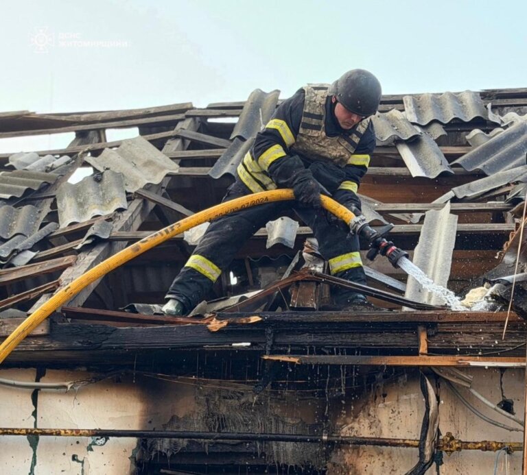 ДСНС України – #Житомир: внаслідок російської атаки травмовано 12-річну дівчинку