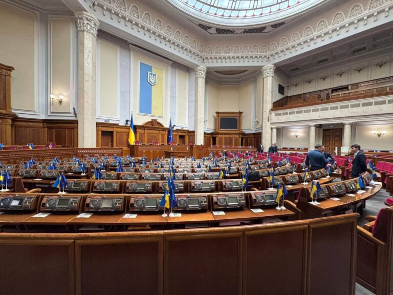 Верховна Рада сьогодні пустує. Депутати проігнорували засідання. ФОТО