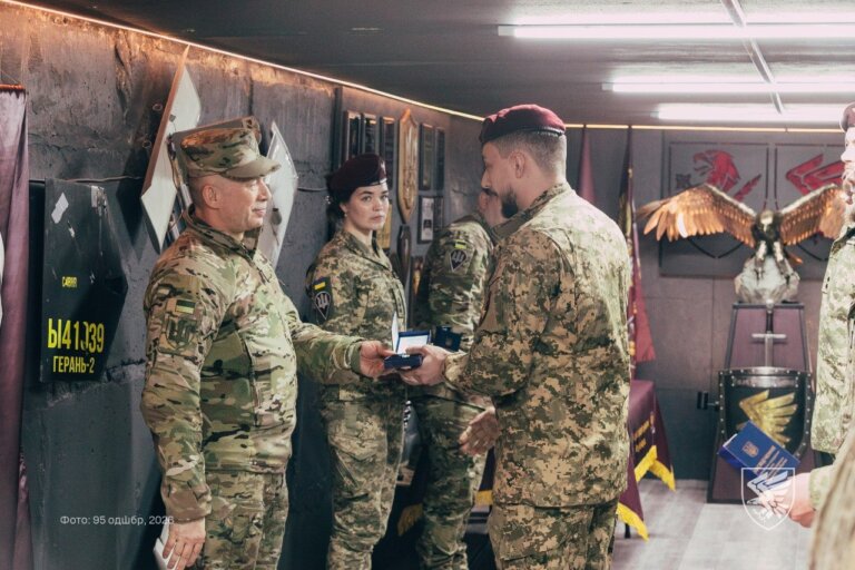 Візит Головнокомандувача Збройних Сил України генерала Олександра Сирського став черговим підтвердженням незламності воїнів 95 бригади ДШВ