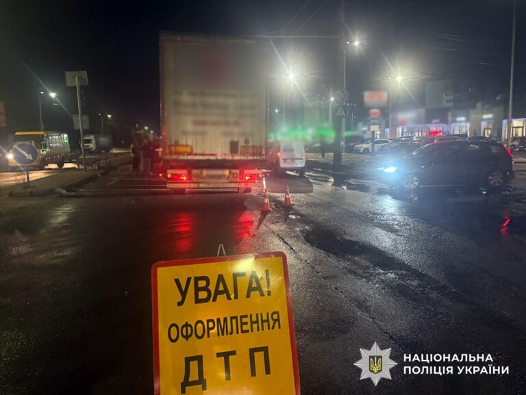 У Житомирі в ДТП травмовано пішохода: поліцейські встановлюють обставини