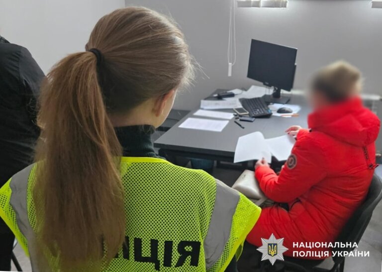 Поліцейські Житомирщини оголосили підозри двом медсестрам у побитті 17-річної пацієнтки