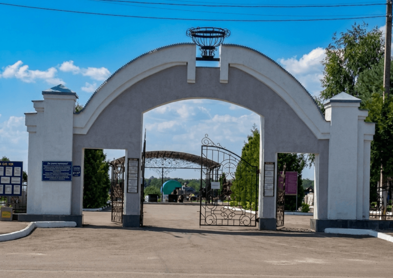 Заборонено в’їзд на територію кладовищ міста
