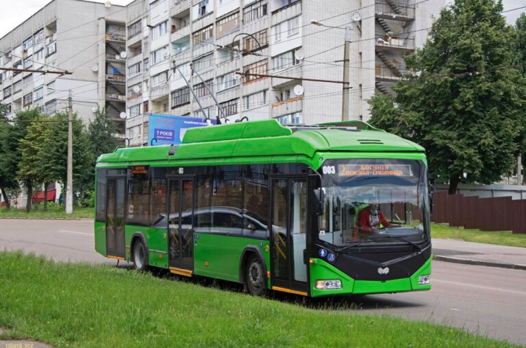 На вул. Велика Бердичівська тимчасово обмежено рух електротранспорту