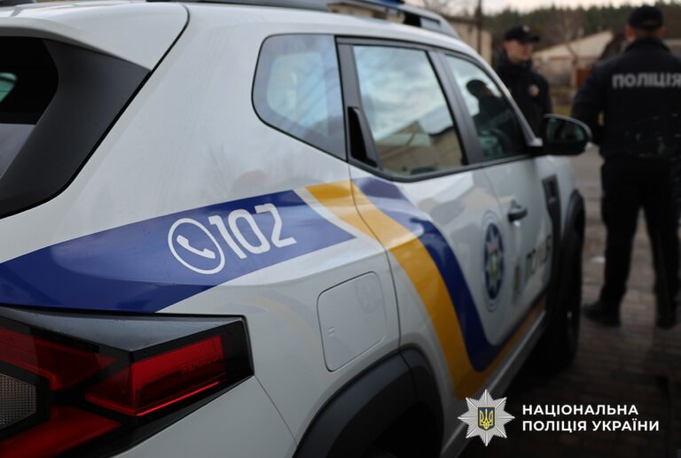 Конфлікт закінчився реанімацією: любарські поліцейські затримали підозрювану в травмуванні співмешканця