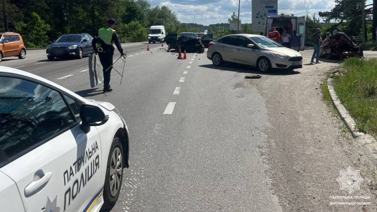 До уваги водіїв! Житомирська область: На 79 км автодороги М-07 Київ — Ковель — Ягодин відбулася ДТП з потерпілими