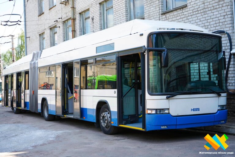 Перші два двосекційні тролейбуси Hess Swisstrolley зі Швейцарії вже в Житомирському ТТУ