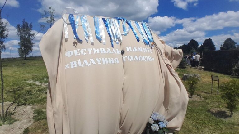 Родини загиблих військових і митці зібралися на фестивалі “Відлуння голосів” на Житомирщині