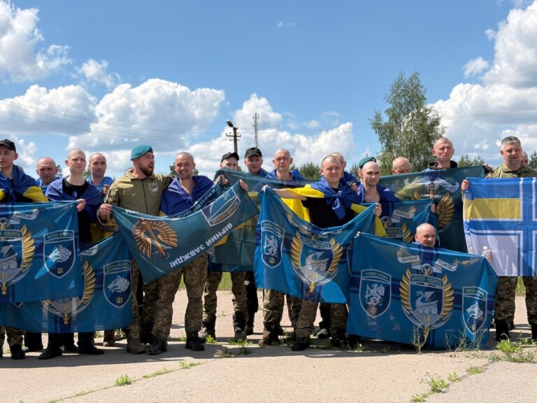 75-й обмін полоненими: додому повертаються 186 українців