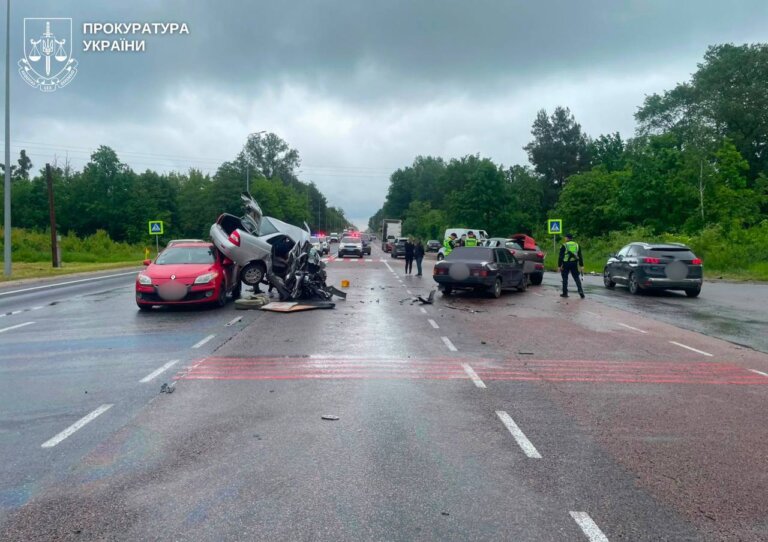 ДТП за участю 4 автомобілів із загиблим та потерпілими біля смт Гуйва: прокурори повідомили про підозру жителю Харківщини