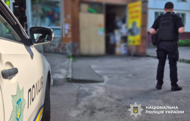 Погрожував застосувати гранату: у Житомирі поліція припинила протиправні дії містянина