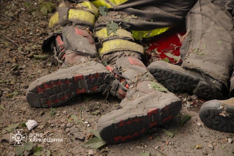 У Харкові під час гасіння пожежі внаслідок повторного російського удару загинуло 5 рятувальників ДСНС. Ще щонайменше 5 – поранено