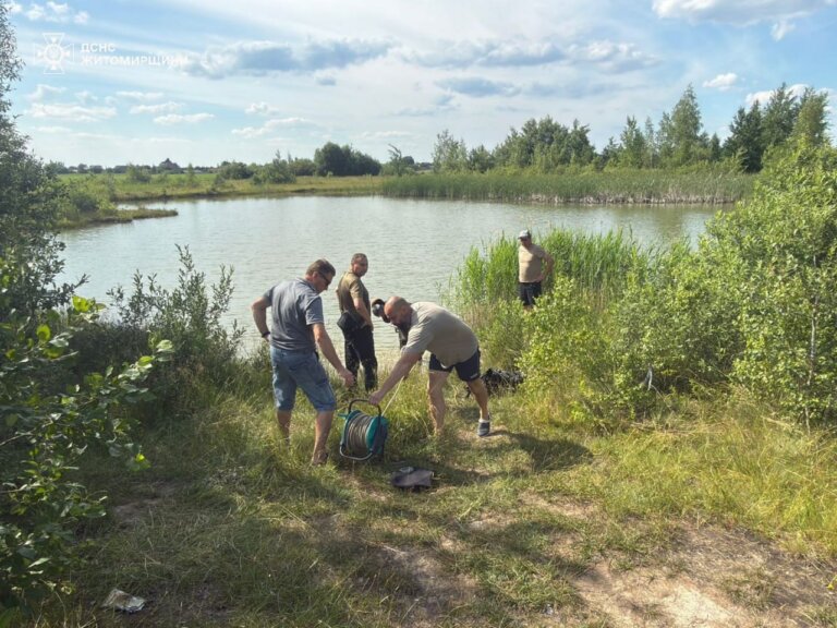Поліція з’ясовує обставини загибелі підлітка у водоймі селища Романова