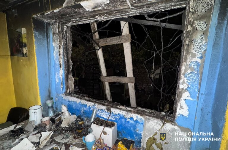 У передмісті Житомира поліцейські зупинили загоряння будинку та затримали підозрюваного в підпалі