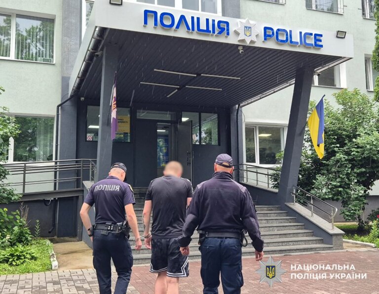У Житомирі поліцейські затримали підозрюваного в хуліганстві