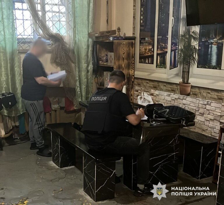 У Житомирі двом засудженим повідомили про підозру у вимаганні із погрозою насильства