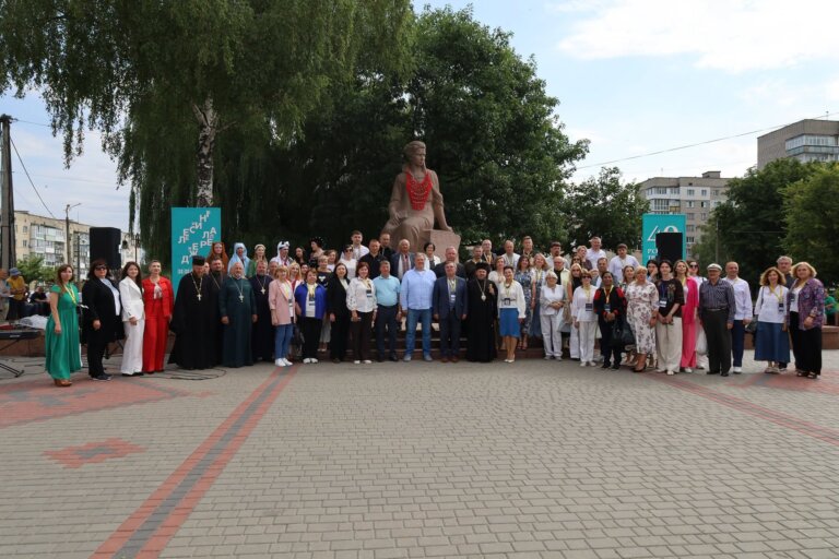 Дух нескореної України: у Звягелі відкрили ювілейні «Лесині джерела». Фоторепортаж