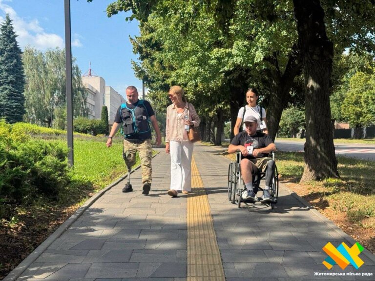 Ветерани війни оцінили безбар’єрність міського простору у Житомирі
