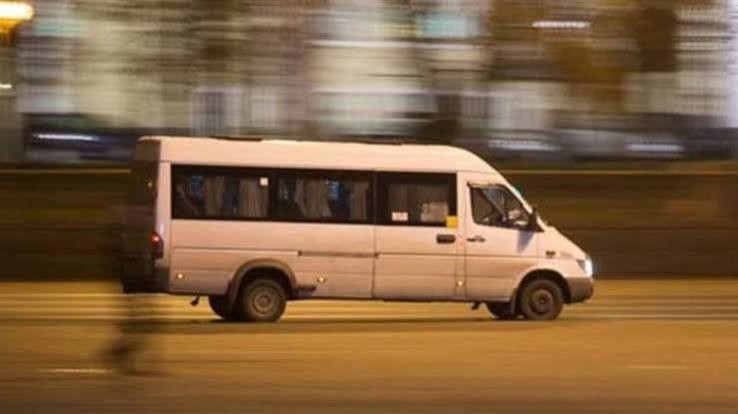 Вимагаємо реакції: водії маршруток проігнорували військовослужбовців у Денишах