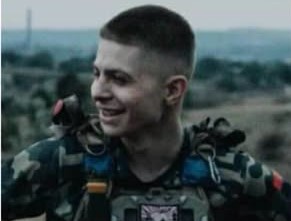 Цей хлопець у 16 копав окопи, у 18 пішов у розвідку, у 19 тягнув пораненого побратима 2 км під обстрілами, а у 20 загинув.