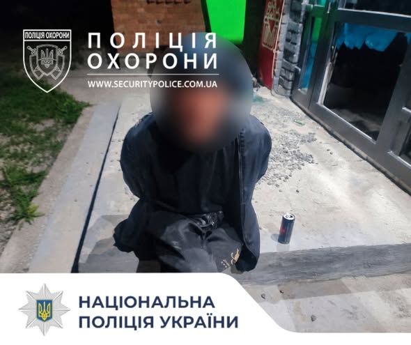 Проник до магазину вночі: поліція охорони Житомирщини затримала порушника