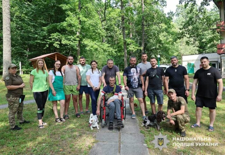 На Житомирщині для поранених захисників провели психологічний захід за участю службових собак