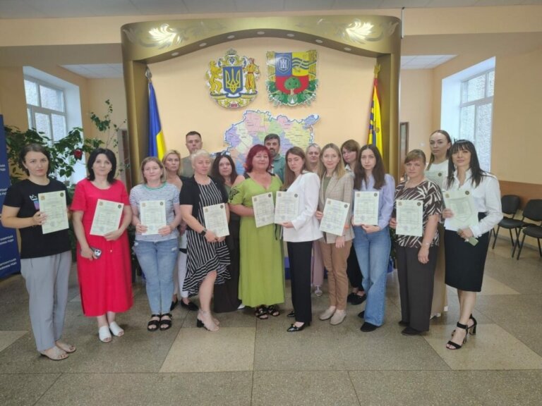 Працівники Житомирської РВА завершили навчання в центрі підготовки громадян до національного спротиву