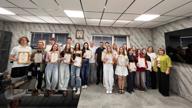 У Баранівській громаді 19 випускників отримали грошові премії за високі результати в НМТ