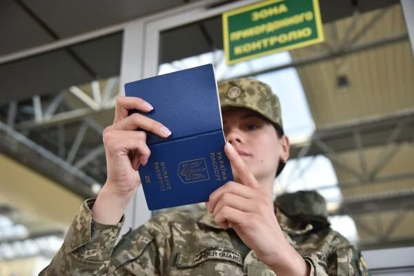 Довідка від психіатра за 7000 доларів: у Житомирі суд виніс вирок двом чоловікам за спробу організувати виїзд за кордон