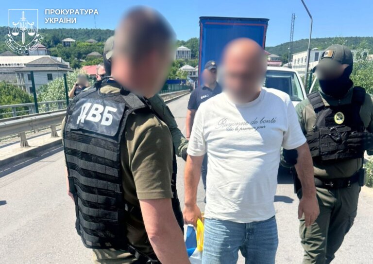 З Республіки Молдова в Україну екстрадували іноземця – учасника злочинної групи, яка збувала незаконно виготовлений алкоголь