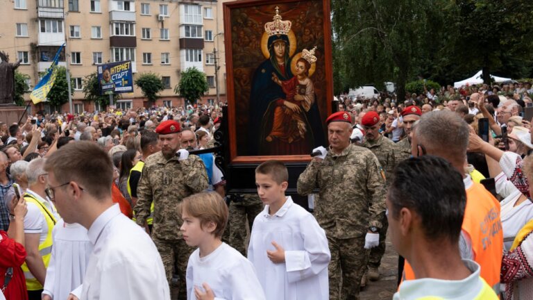 Близько 6 тисяч вірян об’єдналися сьогодні у спільній молитві в Бердичеві