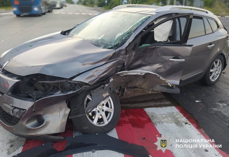 Коростенські поліцейські встановлюють обставини травмування п’ятьох людей у ДТП, серед них – однорічний хлопчик