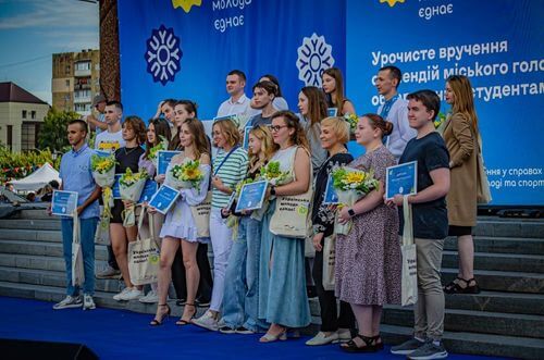 Відтепер стипендії до Дня молоді зможуть отримати не лише студенти вишів ІІІ-ІV рівнів акредитації, а й лідери активної молоді громади