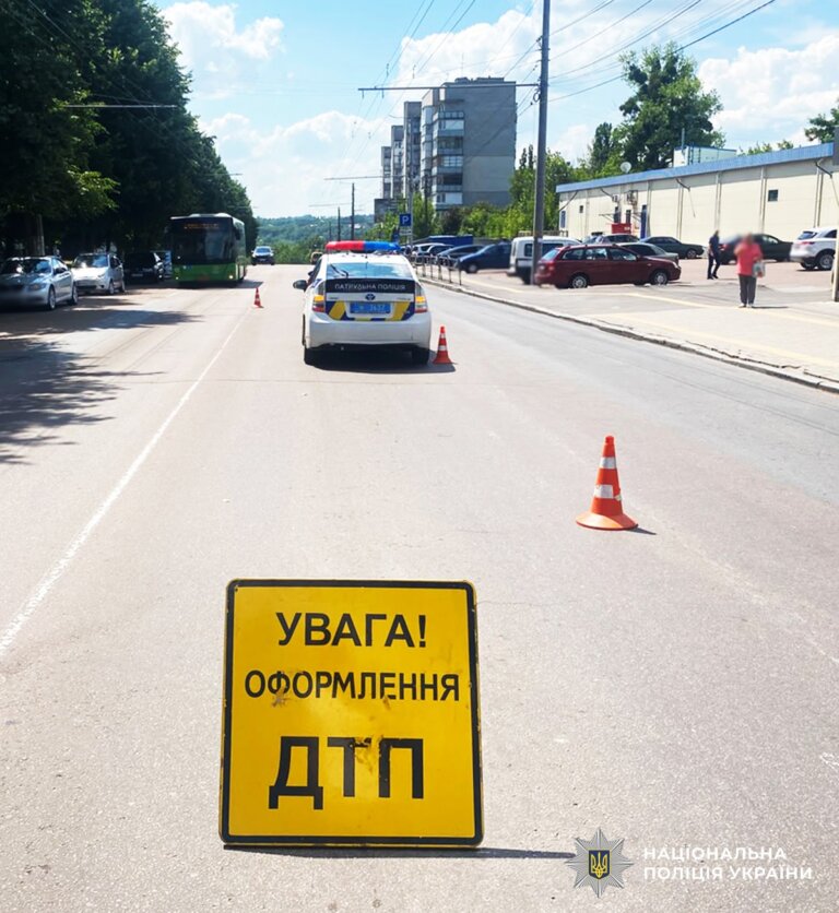 У Житомирі поліцейські встановлюють обставини ДТП з травмуванням пенсіонерки