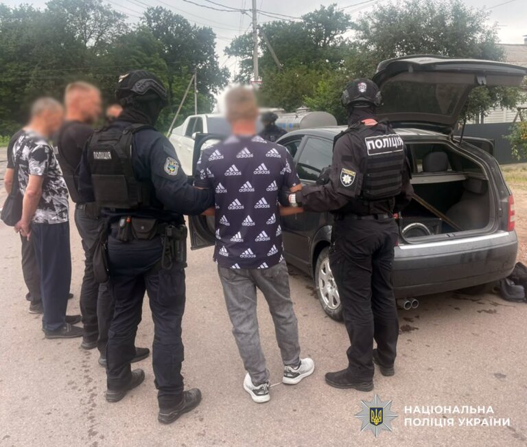 На Житомирщині правоохоронці викрили незаконну торгівлю зброєю та боєприпасами