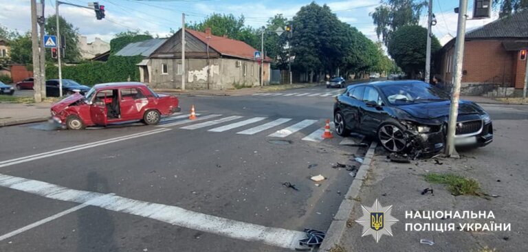 У Житомирі внаслідок зіткнення легковиків травмовано 68-річного водія – поліція розслідує обставини ДТП